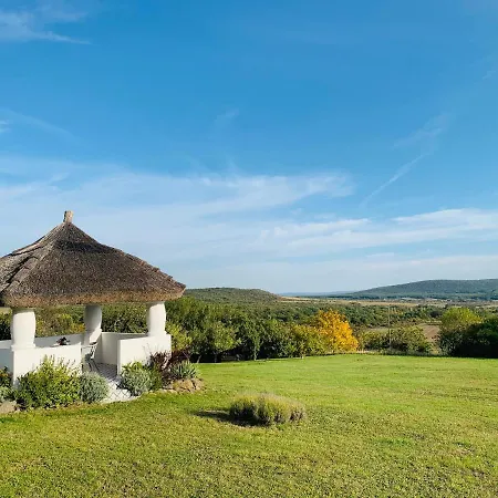 Kal Kove Vendeghaz Es Borteka * Köveskál