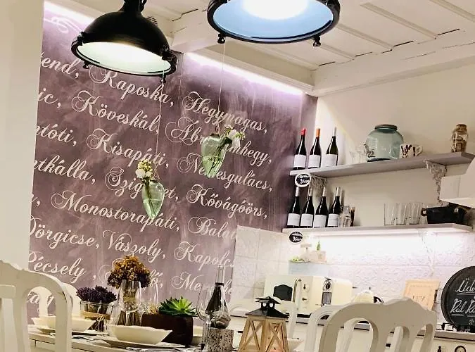 Kal Kove Vendeghaz Es Borteka Ferienhaus