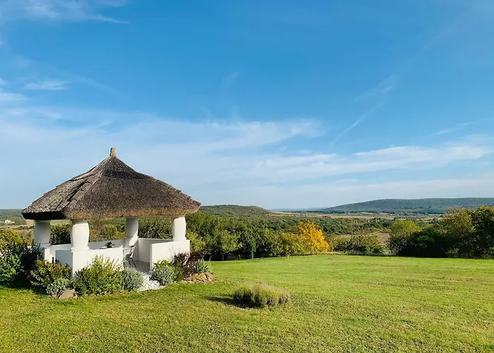 Kal Kove Vendeghaz Es Borteka * Köveskál