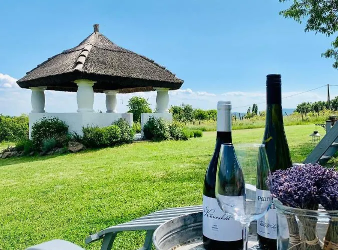 Kal Kove Vendeghaz Es Borteka *