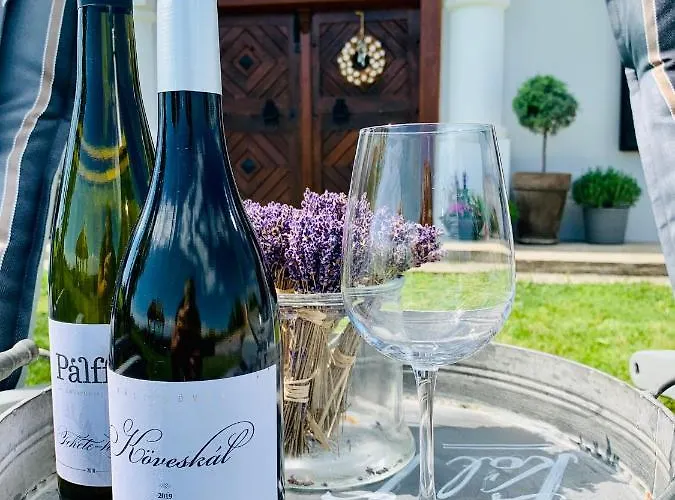 Kal Kove Vendeghaz Es Borteka *